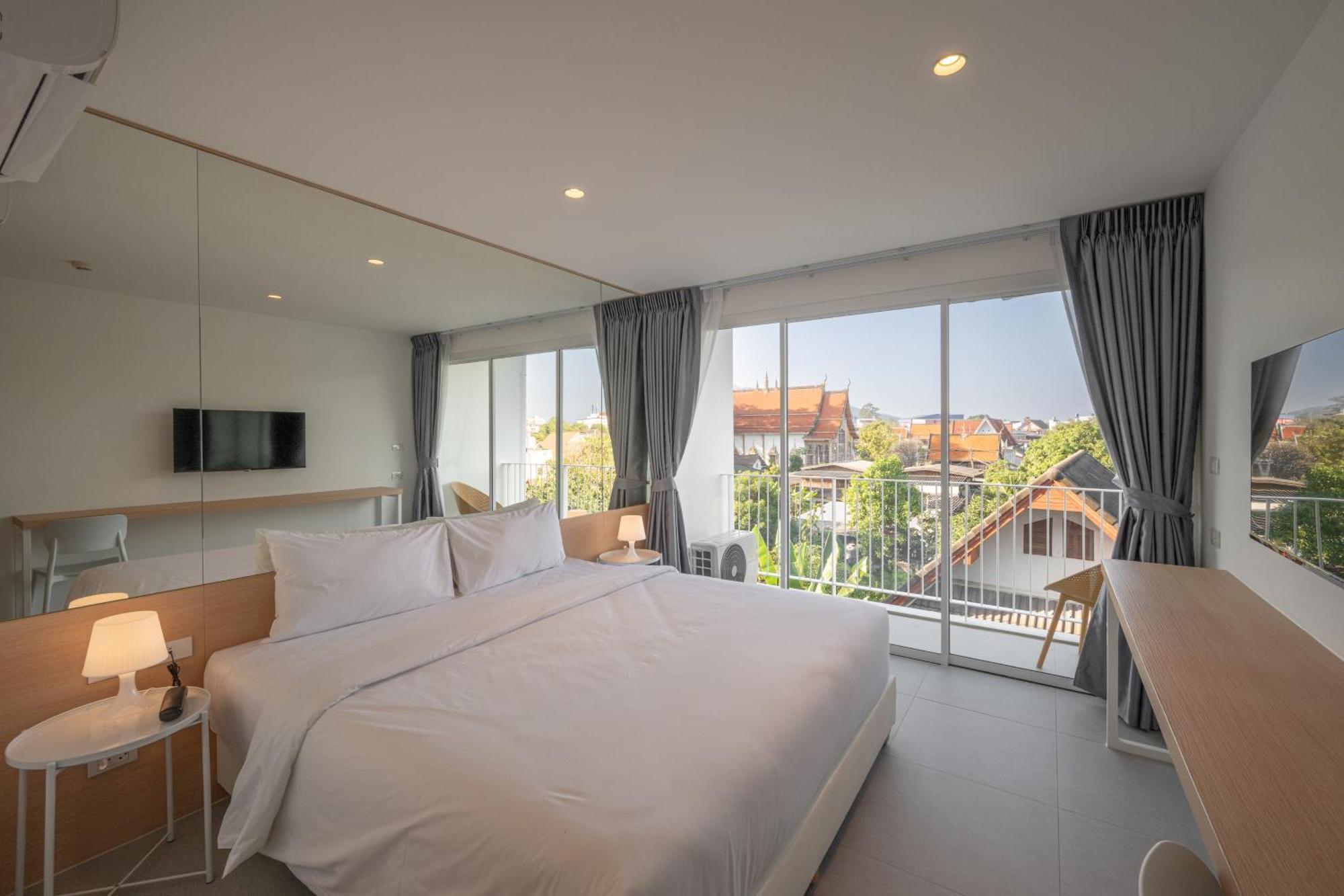 Lis Hotel Chiangmai Chiang Mai Exteriör bild