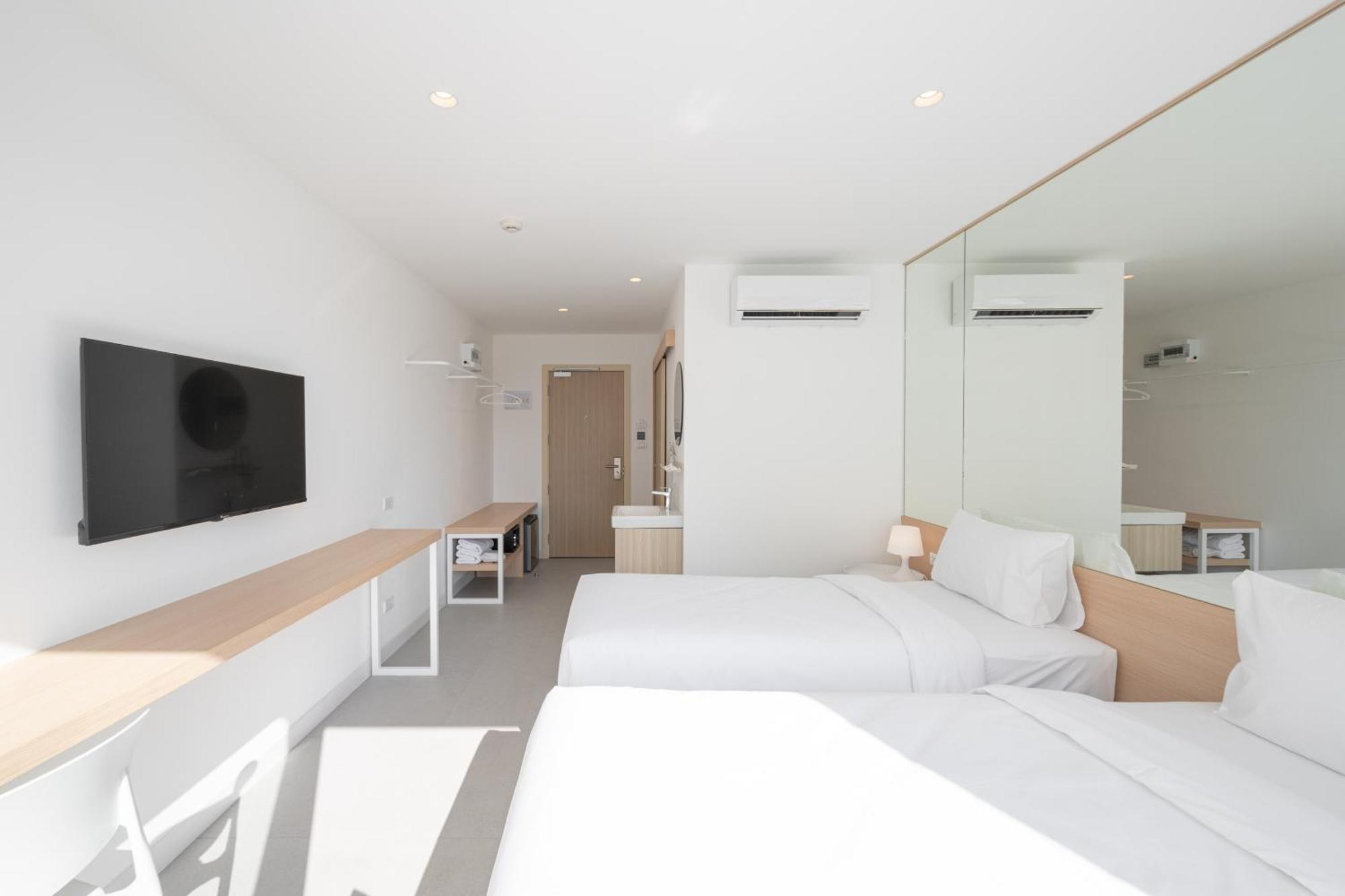 Lis Hotel Chiangmai Chiang Mai Exteriör bild