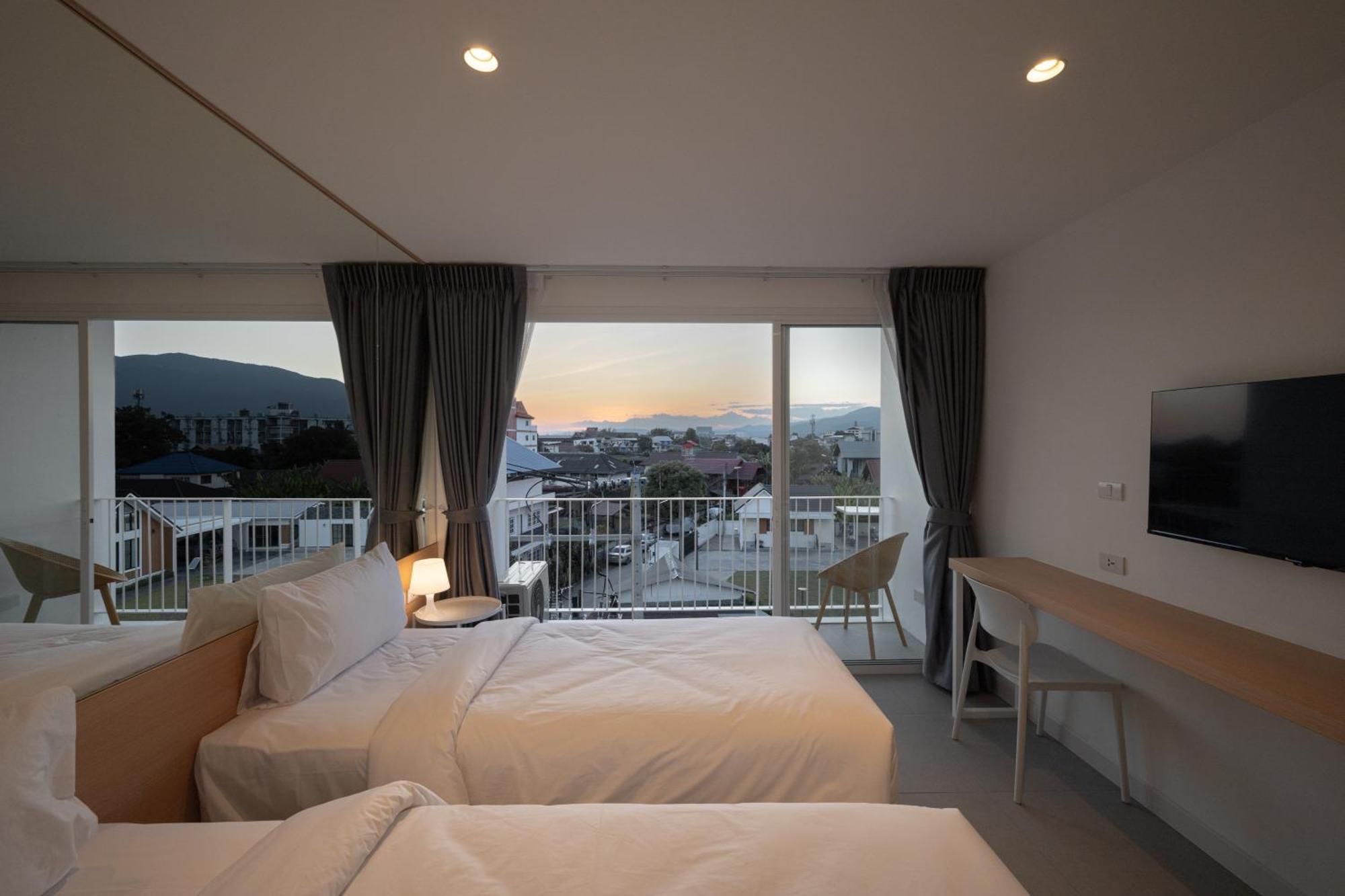 Lis Hotel Chiangmai Chiang Mai Exteriör bild